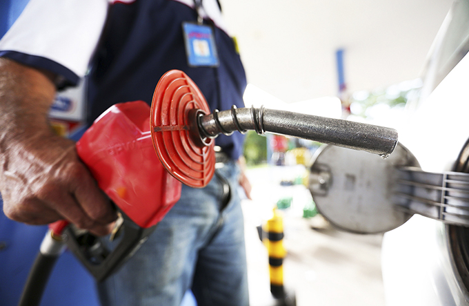 Preço médio da gasolina volta a subir e vai a R$ 4,257, aponta ANP