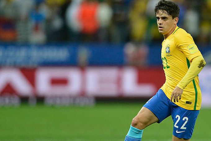 Convocado por Tite, Fagner teve passagem relâmpago no Vitória