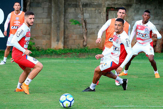 Bahia é o time que mais faz faltas no Brasileirão