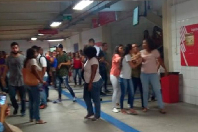 Estudantes brigam dentro de Universidade em Salvador; veja o vídeo