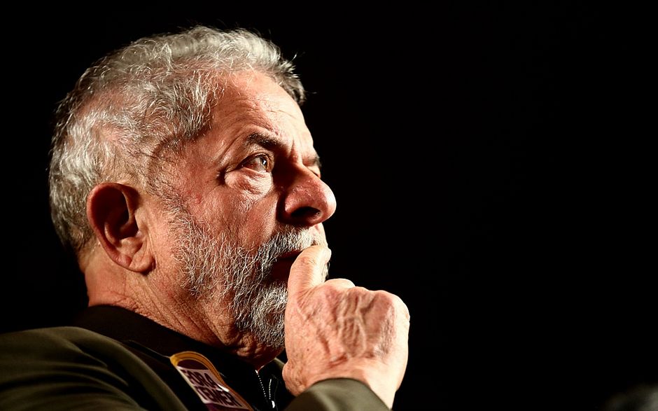 Juiz federal suspende benefícios do ex-presidente Lula
