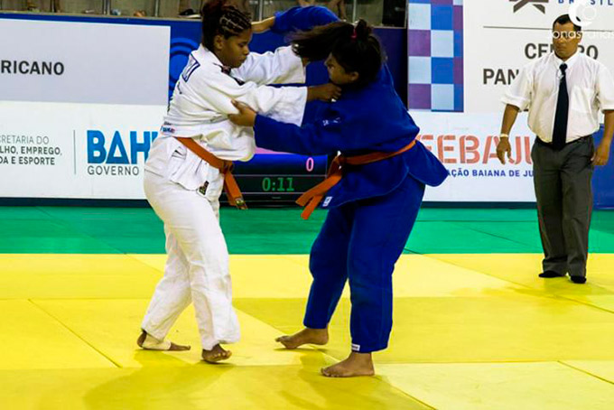 Judocas de 26 estados competem em Lauro de Freitas