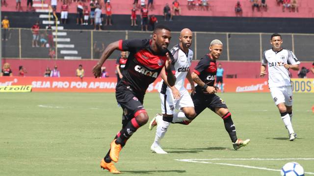 Vitória bate Ceará e deixa a zona de rebaixamento 