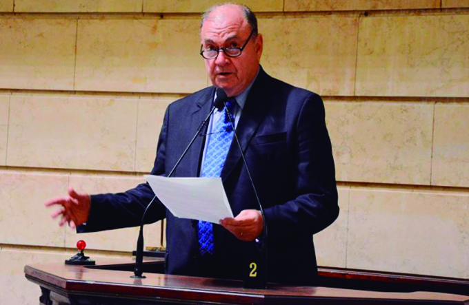 Justiça decide suspender direitos políticos de César Maia