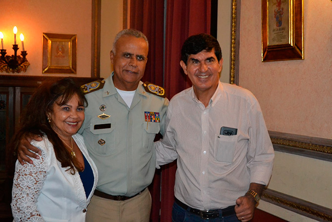 Prefeitura assina acordo para implantação do Colégio Militar