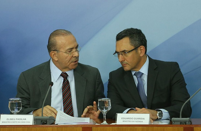 Governo prevê transferir R$ 4,9 bi à Petrobras para conter preço do diesel