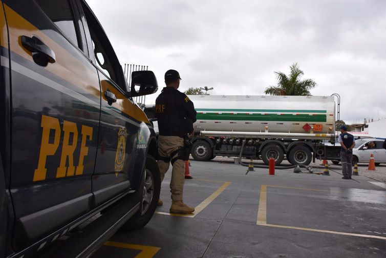 PRF aplica 349 multas em rodovias, no valor de R$ 1,77 milhão 