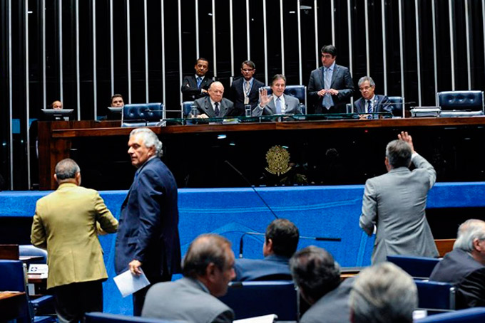 Senado aprova urgência para projeto que isenta diesel de PIS/Cofins