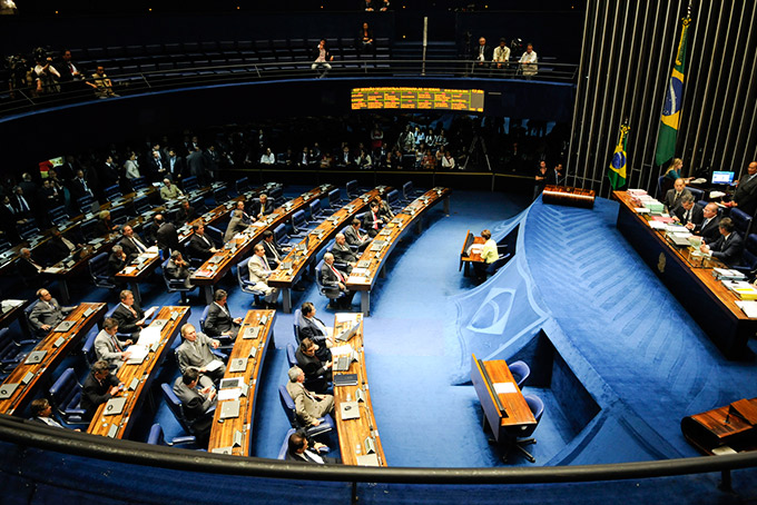 Operação da Polícia Federal mira em três deputados federais