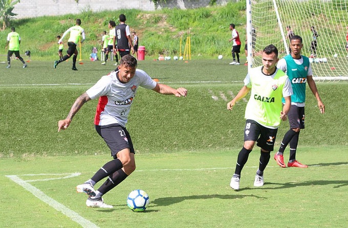 Com Pedro Botelho novamente titular, Mancini dá apoio ao lateral