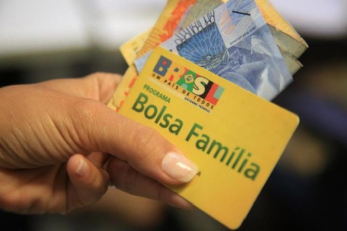 Programa Bolsa Família é reajustado em 5,67%