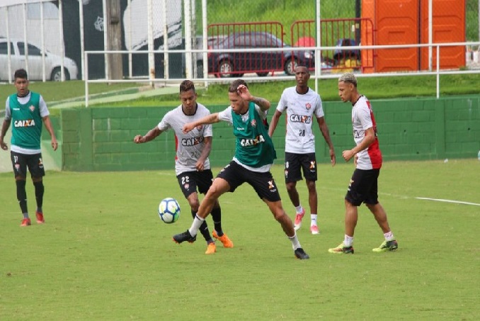 Vitória segue em preparação para o duelo com o Santos