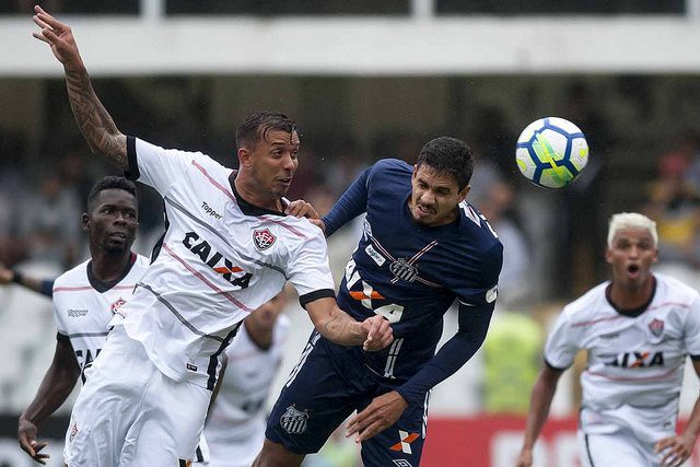 Santos goleia o Vitória na Vila e empurra Leão pra zona