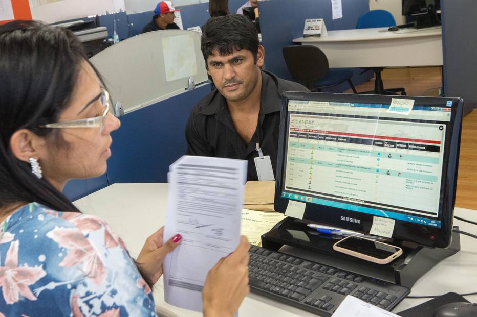 Após reforma trabalhista, arrecadação de sindicatos desaba 88% 