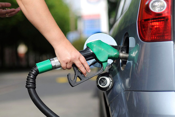 Petrobras anuncia redução de 0,68% no preço da gasolina nas refinarias
