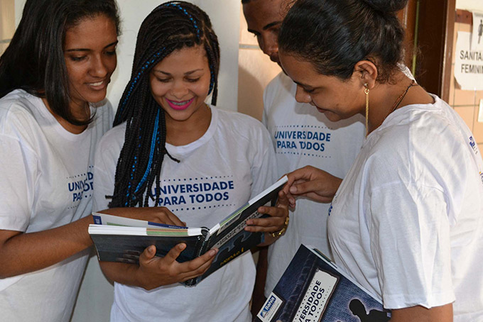Matrículas para o pré-vestibular universidade para todos são realizadas hoje 