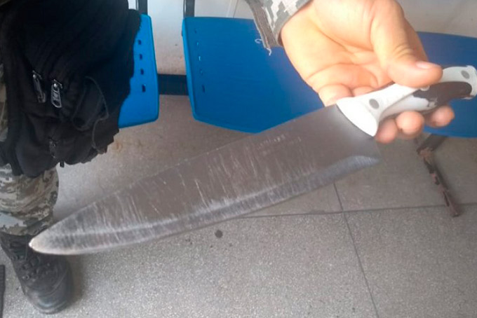 Motorista de ônibus é esfaqueado por assaltante no Itaigara