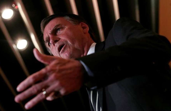 Bolsonaro lidera corrida presidencial em 1º e 2º turnos
