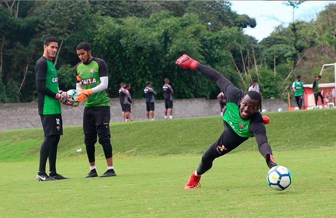Caíque vai defender equipe sub-23 do Vitória
