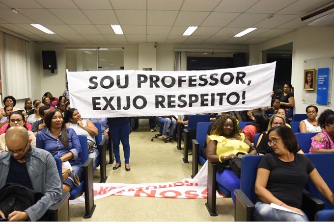 Professores apresentam reivindicações aos vereadores na sessão 