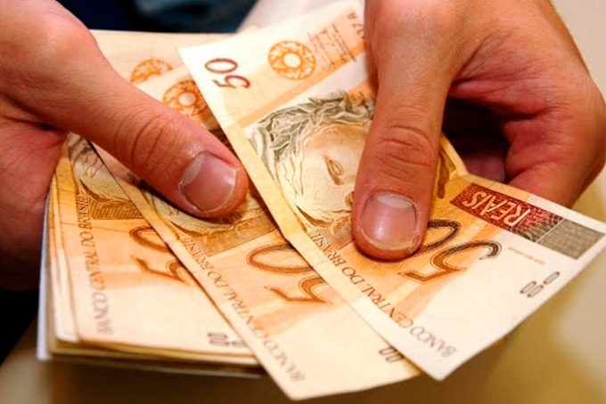 Governo estima salário mínimo abaixo de R$ 1 mil em 2019