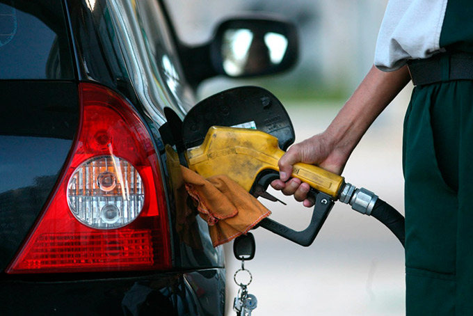 Petrobras anuncia 3ª redução no preço da gasolina nas refinarias