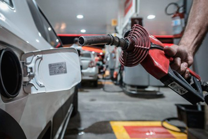 Petrobras anuncia 4ª redução seguida no preço da gasolina