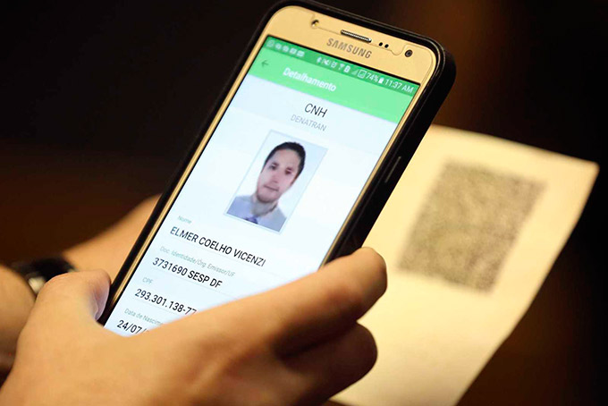 Viajante pode usar documento digital para voo no Brasil