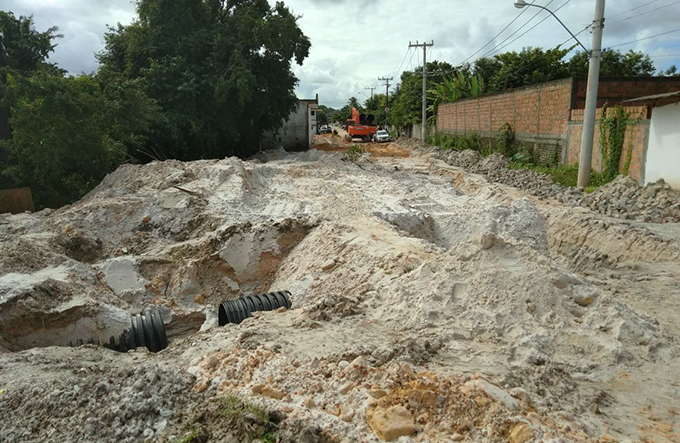 Prefeitura reinicia obras de drenagem e pavimentação