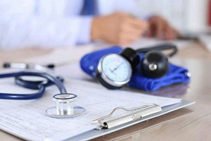 Policlínicas regionais selecionam médicos; salário de até R$ 10.190