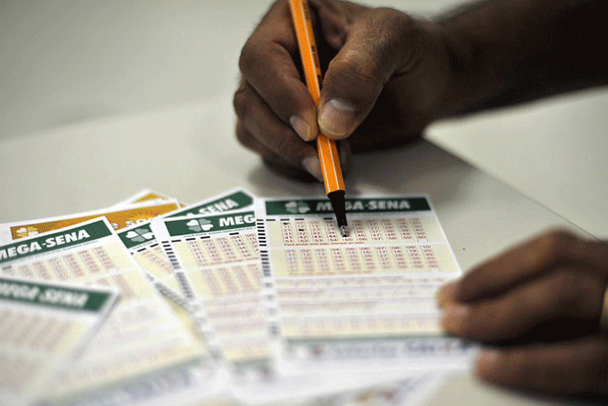 Mega-Sena acumulada pode pagar R$ 9,5 milhões neste sábado
