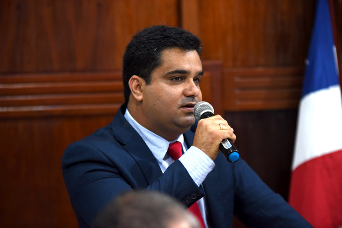 Saraiva comemora inicio de mapeamento de Dias d'Ávila 