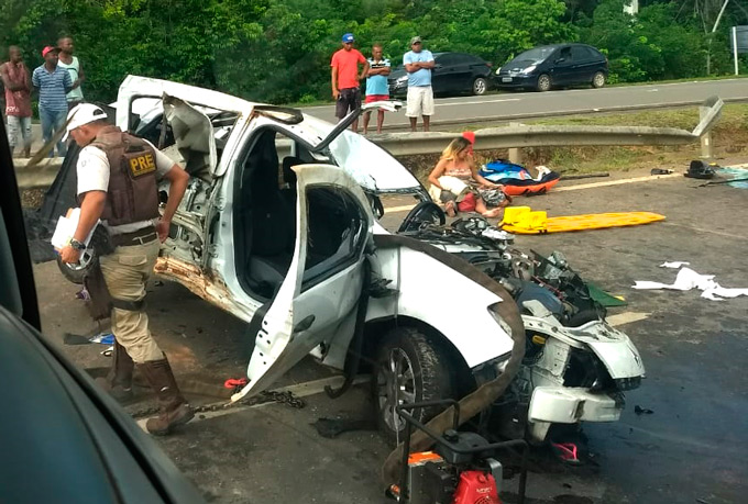 Motorista perde controle e capota próximo a Praia do Forte 