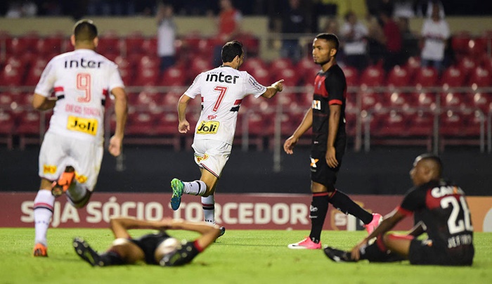 Vitória perde para o São Paulo no Morumbi