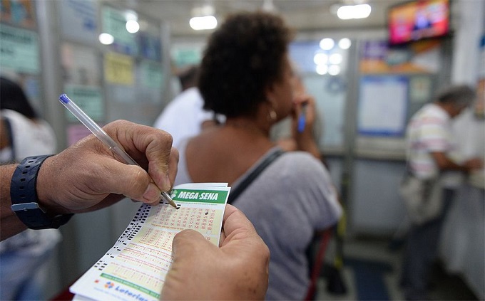 Acumulada, mega-sena pode pagar R$30 milhões no sábado (16)