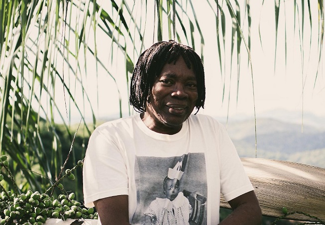 Milton Nascimento faz disco calcado no violão de forma inédita 