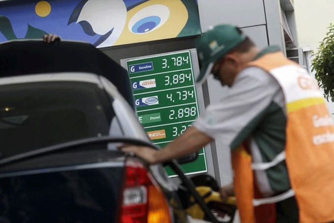 Postos são notificados para comprovar redução de preço de diesel