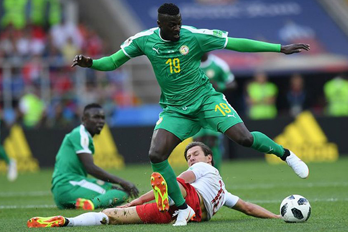 Senegal estreia com o pé direito e bate a Polônia