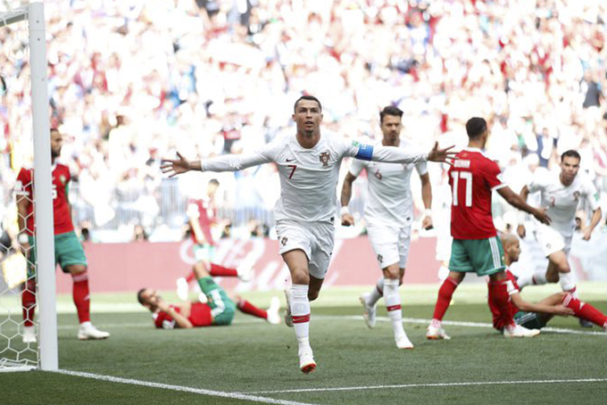 Portugal é pressionado por Marrocos, mas vence com gol de CR7