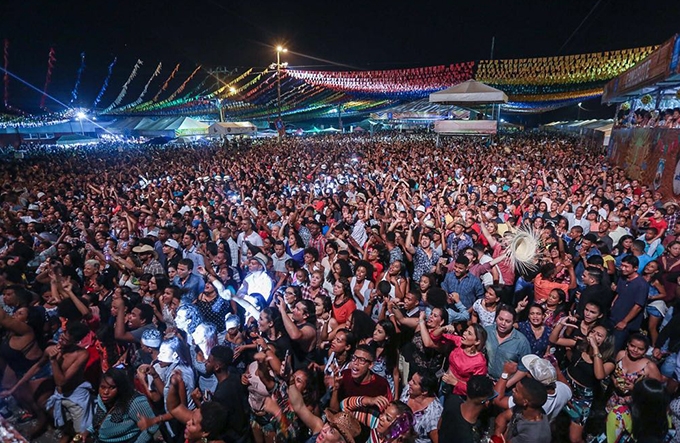 Estakazero e Calcinha Preta se apresentam no São João 