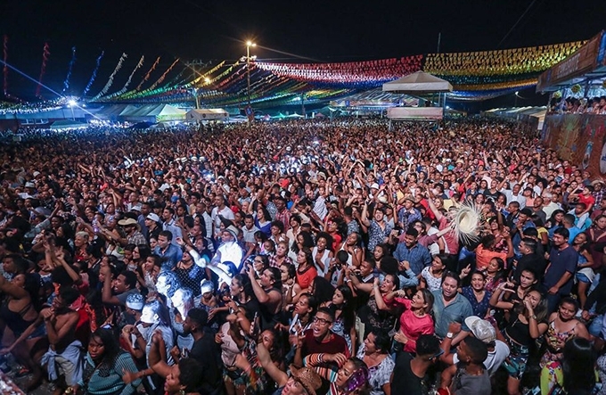 Calcinha Preta e Ricardo Vianna encerram último dia de festa
