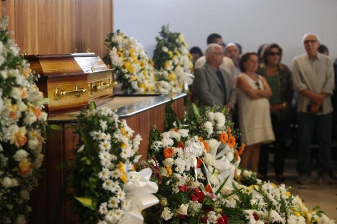 Corpo de Waldir Pires é cremado em Salvador