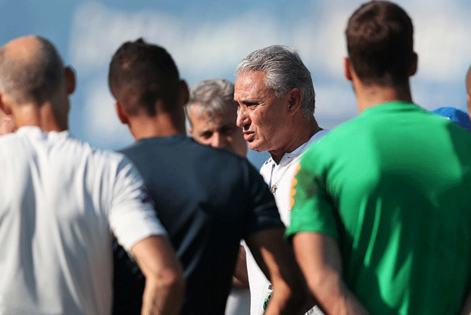 Tite deve mudar escalação da Seleção para jogo contra a Sérvia