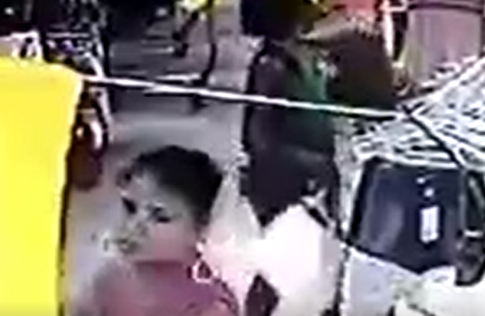 Mulheres são flagradas furtando camisas em loja do centro 