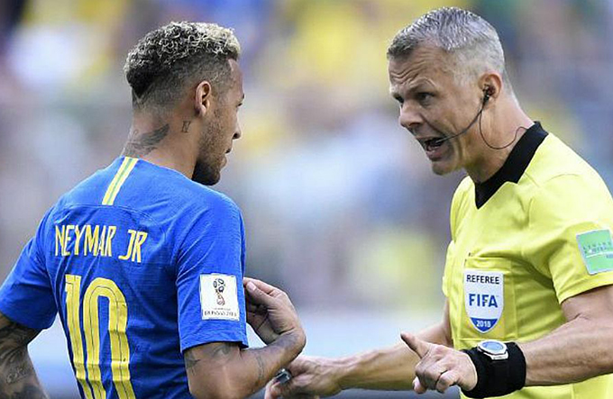Neymar é o 2º com mais cartões amarelos na história da Seleção