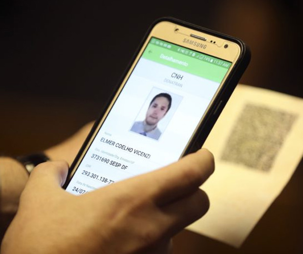 Detran oferece CNH digital e facilita emissão do licenciamento