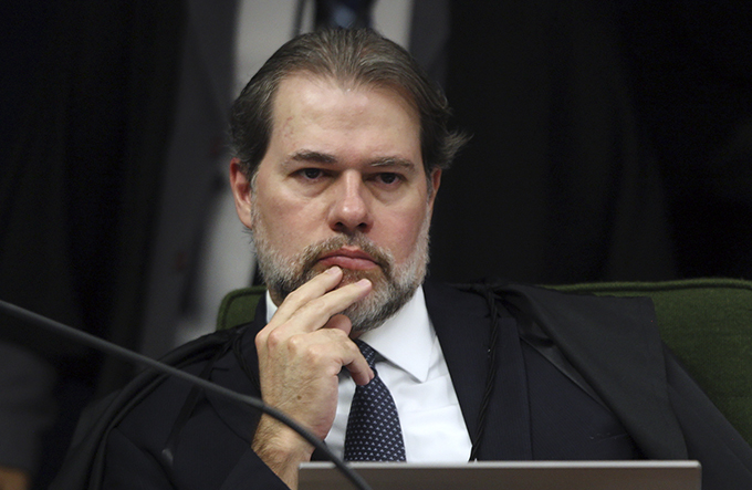 Toffoli cassa decisão de Moro e livra Dirceu de tornozeleira