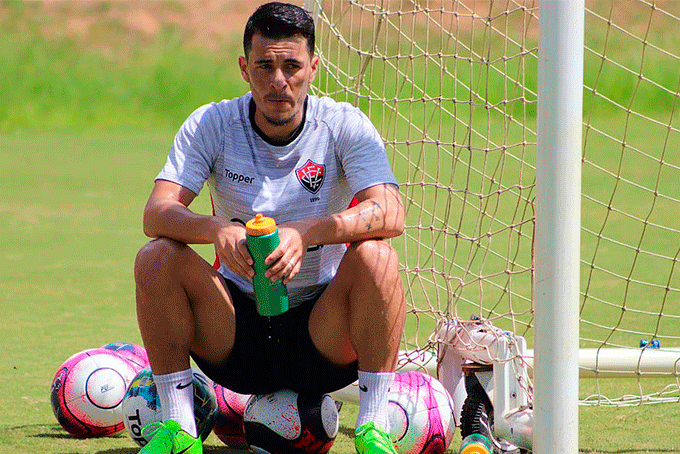 Vitória empresta Jonatas Belusso ao Coritiba
