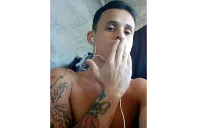 Preso tira selfie mandando beijo dentro da cadeia