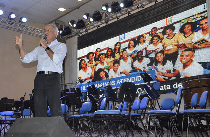 Prefeito garante 100% das crianças em turno integral até 2020